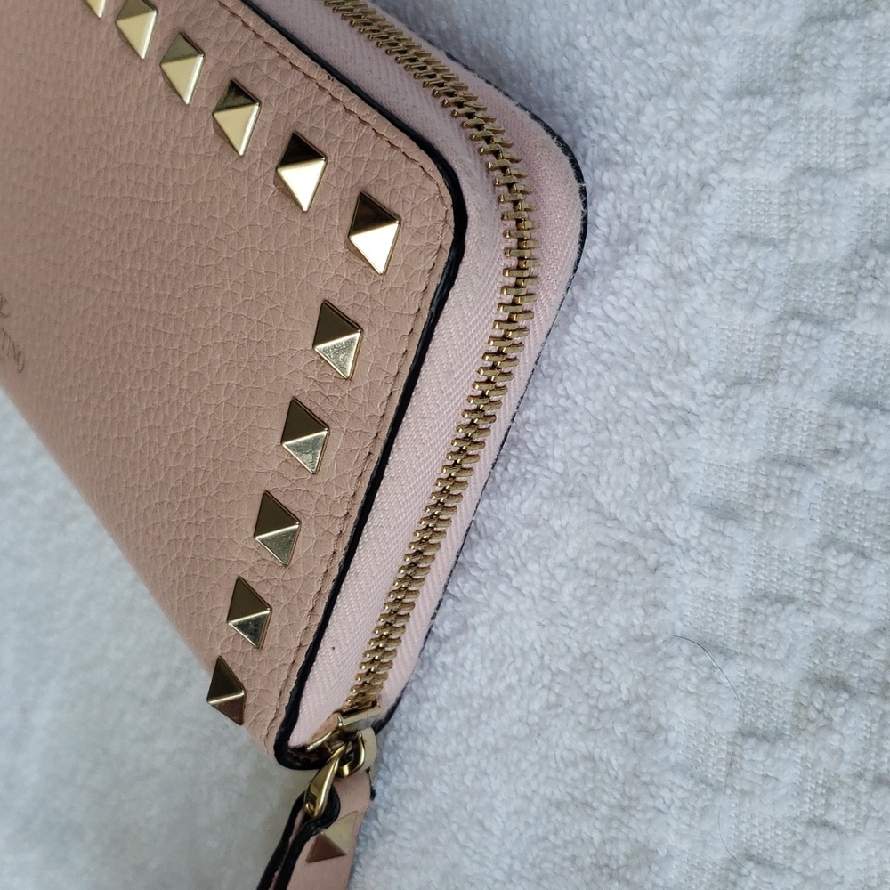 Valentino Garavani Rock stud zippy wallet 🔥 💕 - Picture 13 of 16